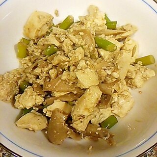舞茸とニンニクの芽の崩し豆腐